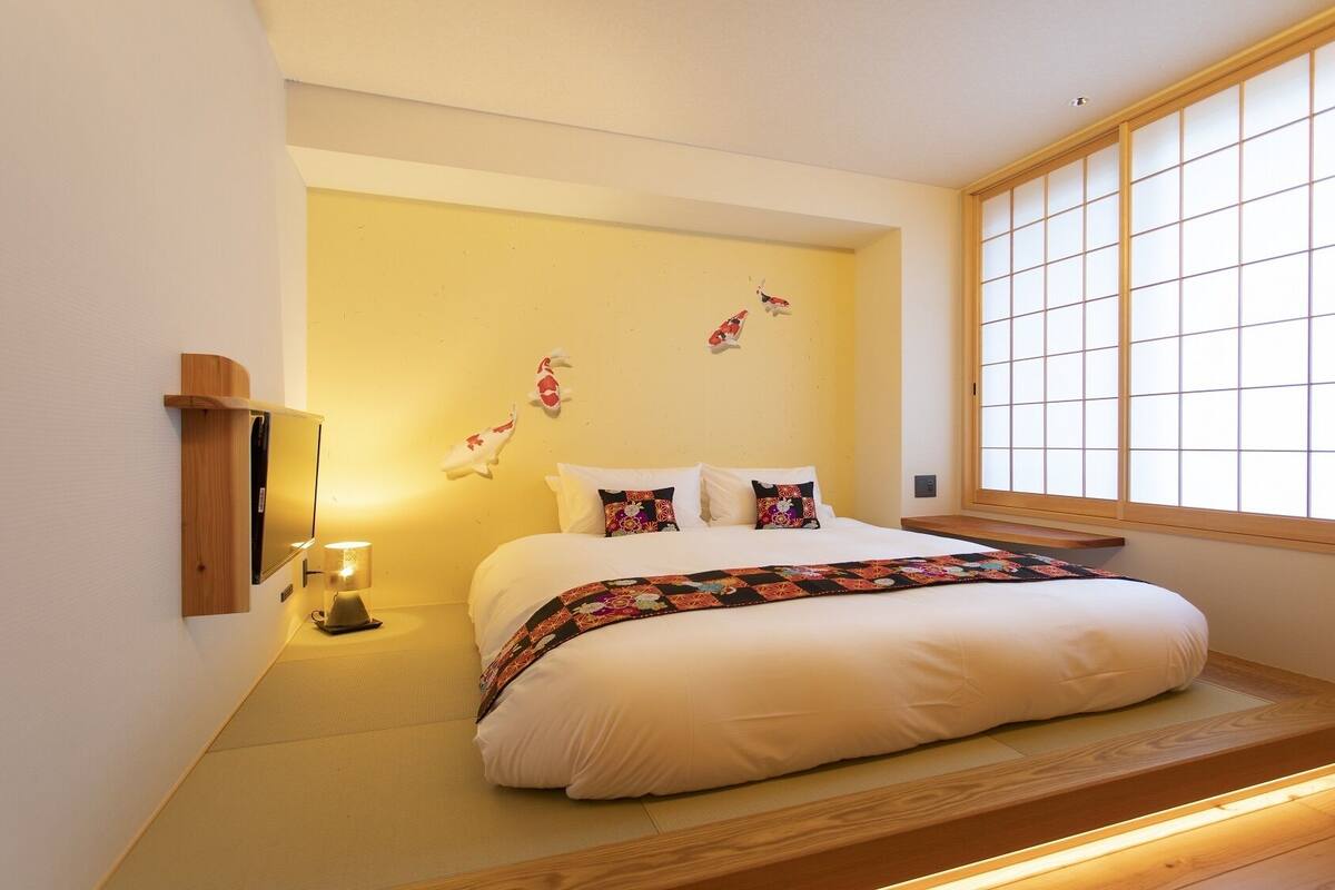 Ropa de cama hipoalergénica y minibar con artículos gratuitos