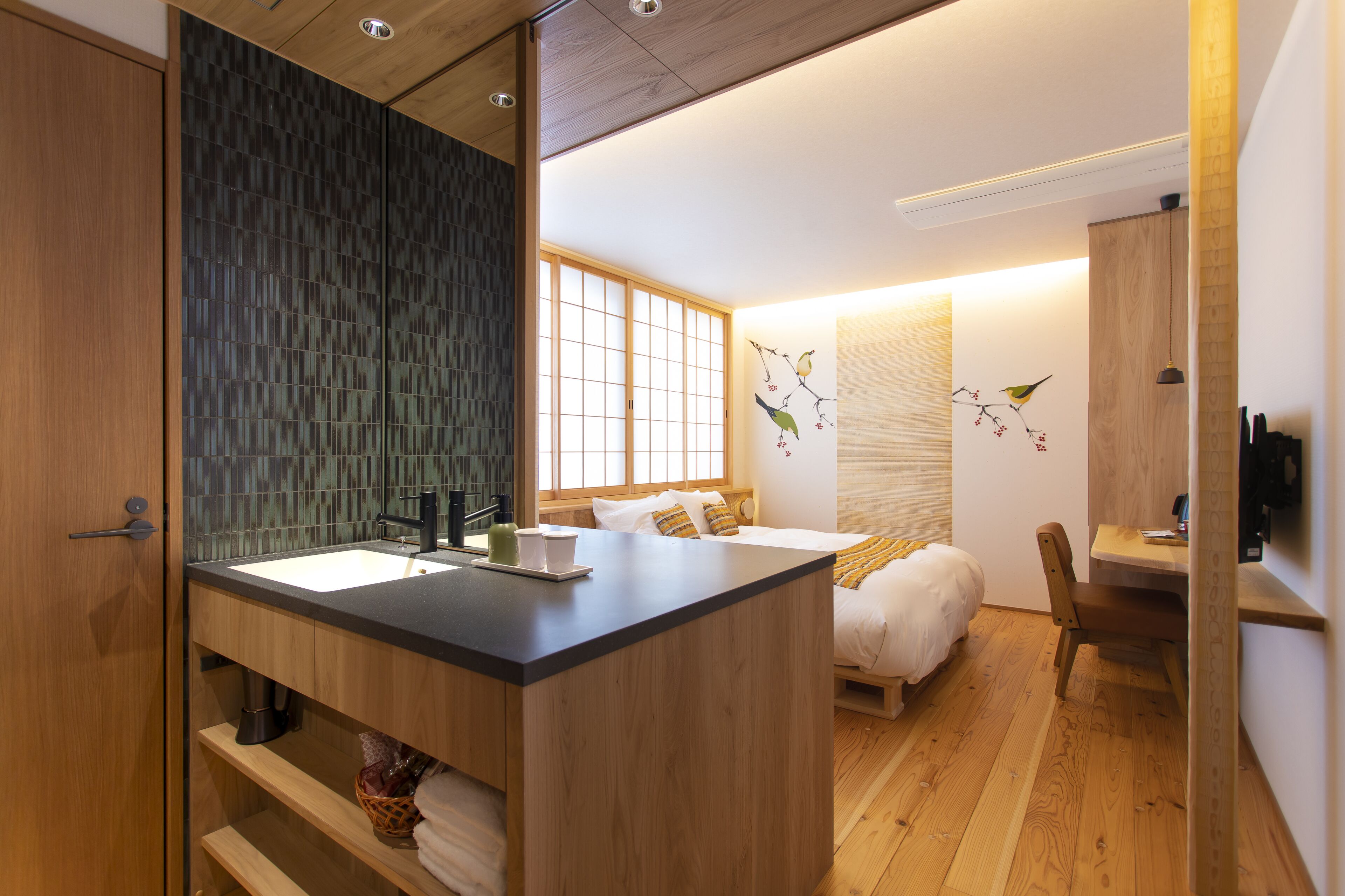 Comfort Queen Room, Non Smoking | Hypo-allergenic bedding, free minibar, in-room safe