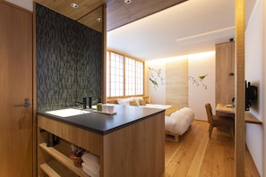 Habitación Confort, 1 cama de matrimonio, no fumadores | Ropa de cama hipoalergénica y minibar con artículos gratuitos