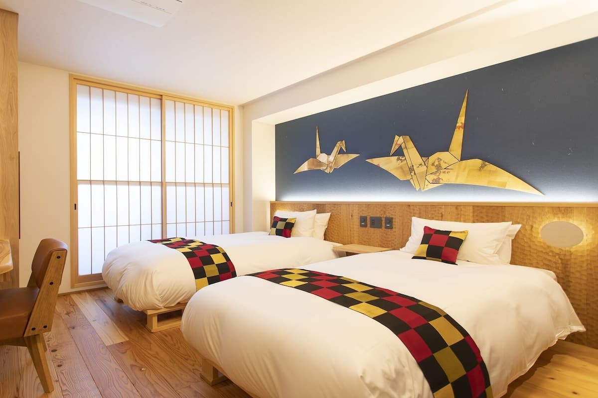 Ropa de cama hipoalergénica y minibar con artículos gratuitos
