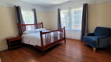 3 bedrooms, iron/ironing board, free WiFi, bed sheets