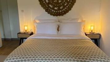 6 chambres, bureau, fer et planche Ă repasser, lit parapluie