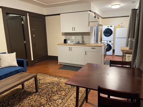 Terrific spacious 1-bedroom unit near Piedmont and Lake Merritt