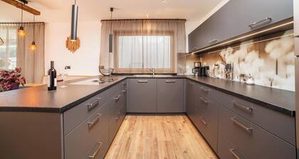 Chalet "Residenz - Riad" mit Bergblick und Whirlpool bei Meran