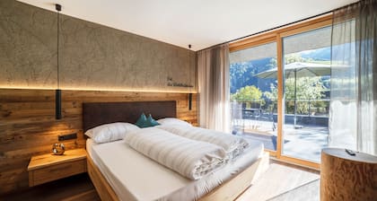 Chalet "Residenz - Riad" mit Bergblick und Whirlpool bei Meran