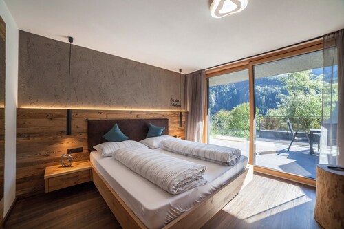 Chalet "Residenz - Riad" with Mountain View & Whirlpool close to Meran