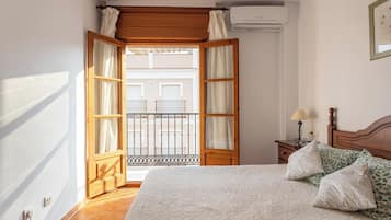 1 slaapkamer, een strijkplank/strijkijzer, gratis wifi, beddengoed