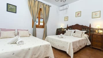 4 bedrooms, iron/ironing board, free WiFi, bed sheets