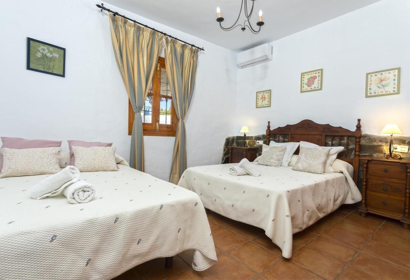 4 slaapkamers, een strijkplank/strijkijzer, gratis wifi, beddengoed