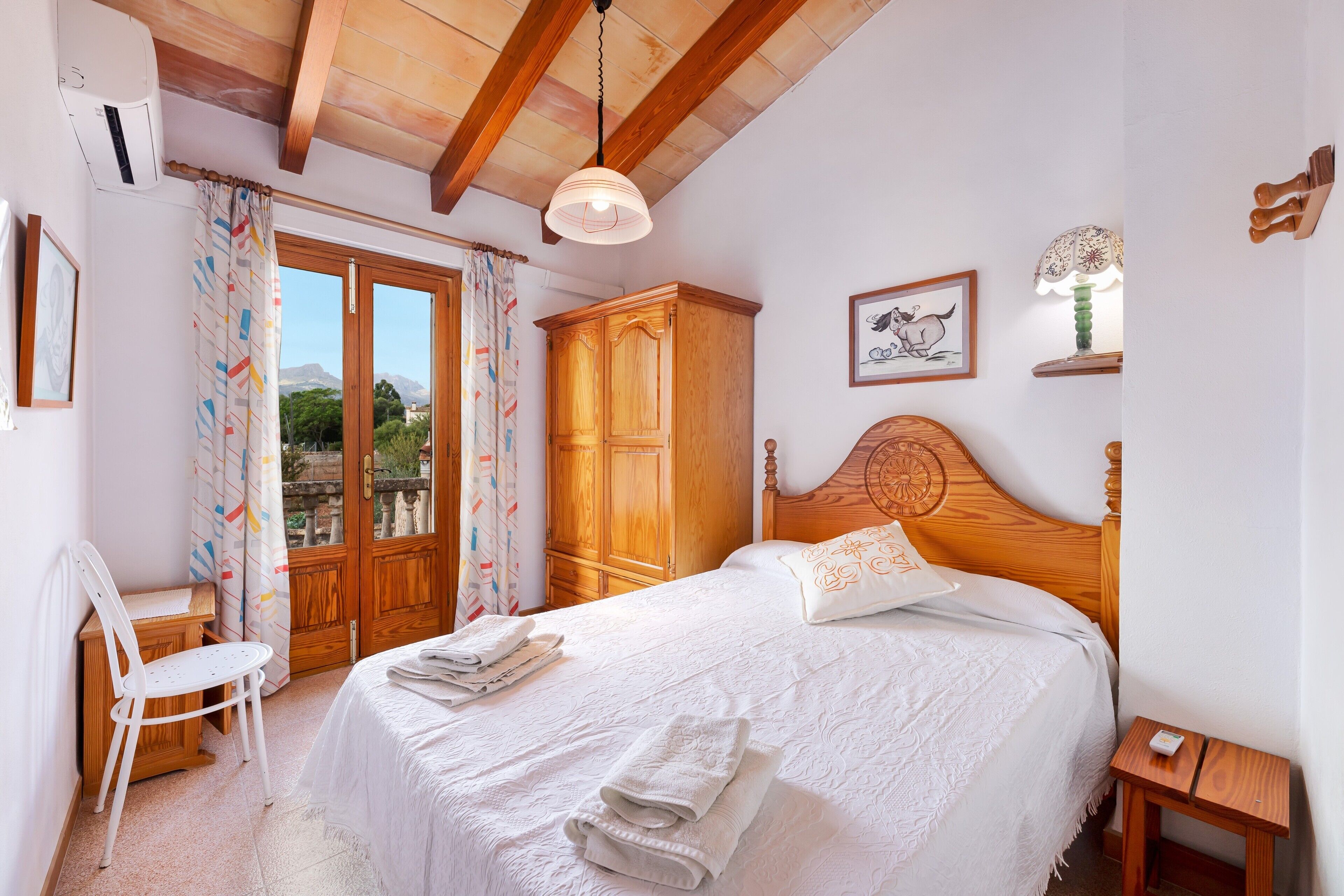 5 bedrooms, iron/ironing board, free WiFi