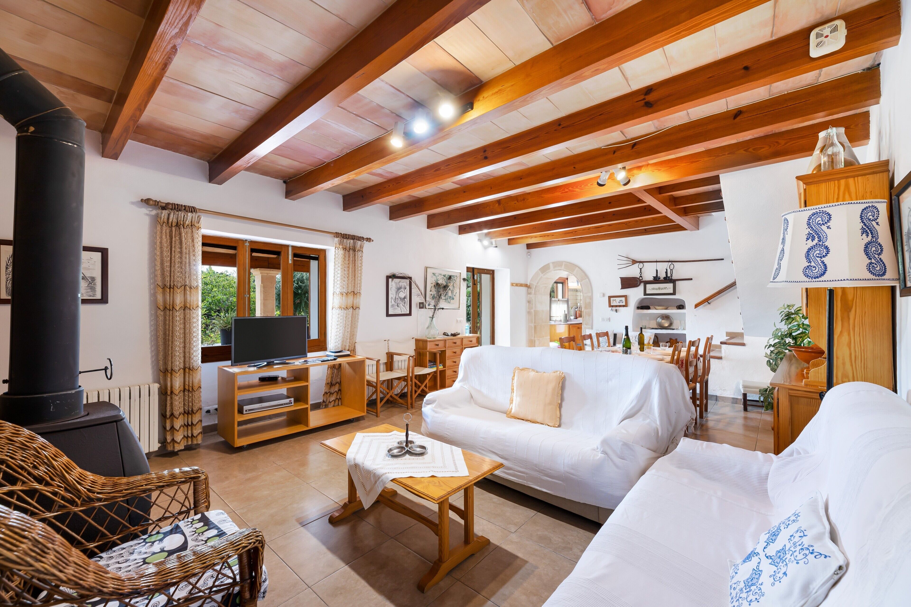 TV, fireplace, stereo