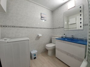 Bathtub, hair dryer, towels