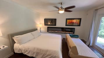 3 bedrooms, desk, iron/ironing board, free WiFi