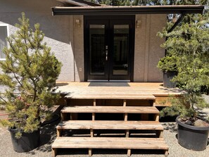 Exterior detail - Clean Modern Farmhouse in Wine & Golf Country (Cobble Hill)