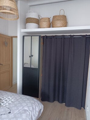 3 habitaciones, tabla de planchar con plancha y wifi 