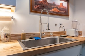 Frigorífic, microones, forn i placa de cuina 