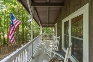 Terrace/patio - The Deep Forest Green Cottage | 2 Bed, 2 Bath (Cedar Mountain)