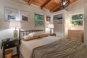 2 bedrooms, WiFi, bed sheets - The Deep Forest Green Cottage | 2 Bed, 2 Bath (Cedar Mountain)