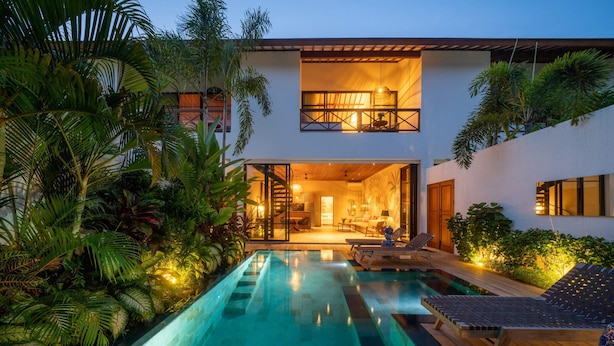 A modern house with a swimming pool, surrounded by lush greenery. - Luxury Private Loft, 2 BR, Canggu With Staff (Canggu)