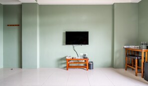 쿼드룸 | 각각 다른 스타일의 인테리어, 각각 다르게 가구 비치, 책상, 암막 커튼