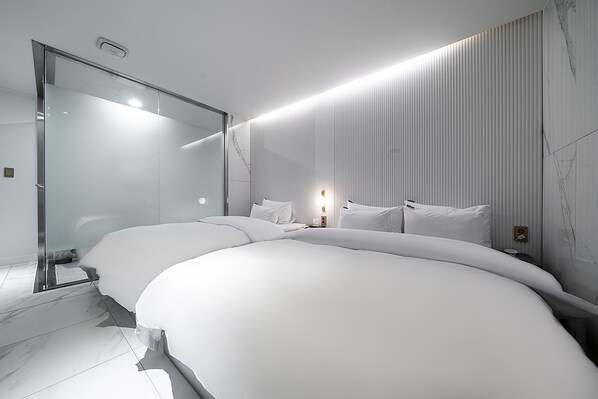 Party Room A | Premium bedding, down comforters, individually decorated, desk - Browndot Hotel Osan (Osan)