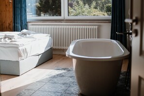 2 Schlafzimmer, schallisolierte Zimmer, Bügeleisen/Bügelbrett