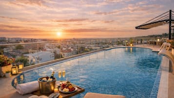 Indoor pool, seasonal outdoor pool, sun loungers
