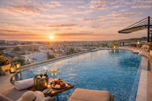 Indoor pool, seasonal outdoor pool, sun loungers