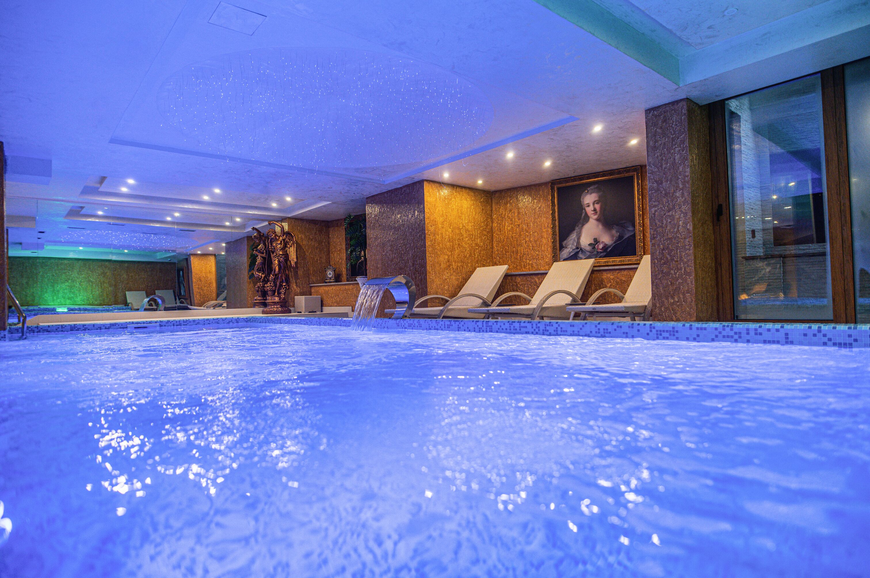 Couples treatment rooms, sauna, hot tub, steam room, body treatments