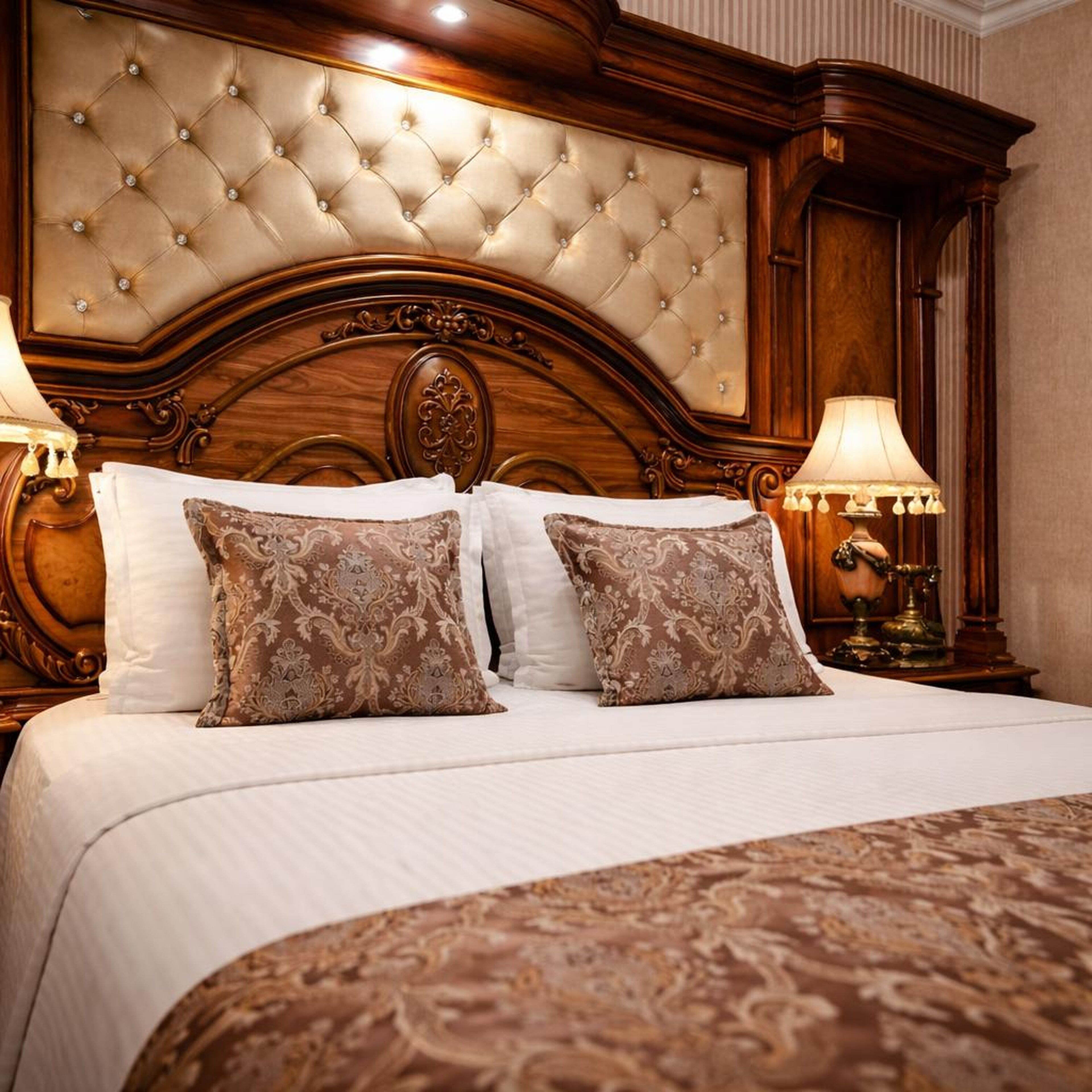 高級寢具、迷你吧、房內夾萬、書桌