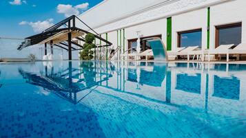 Indoor pool, seasonal outdoor pool, sun loungers