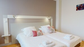 3 bedrooms, iron/ironing board, free WiFi, bed sheets