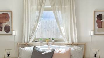3 bedrooms, desk, iron/ironing board, travel crib