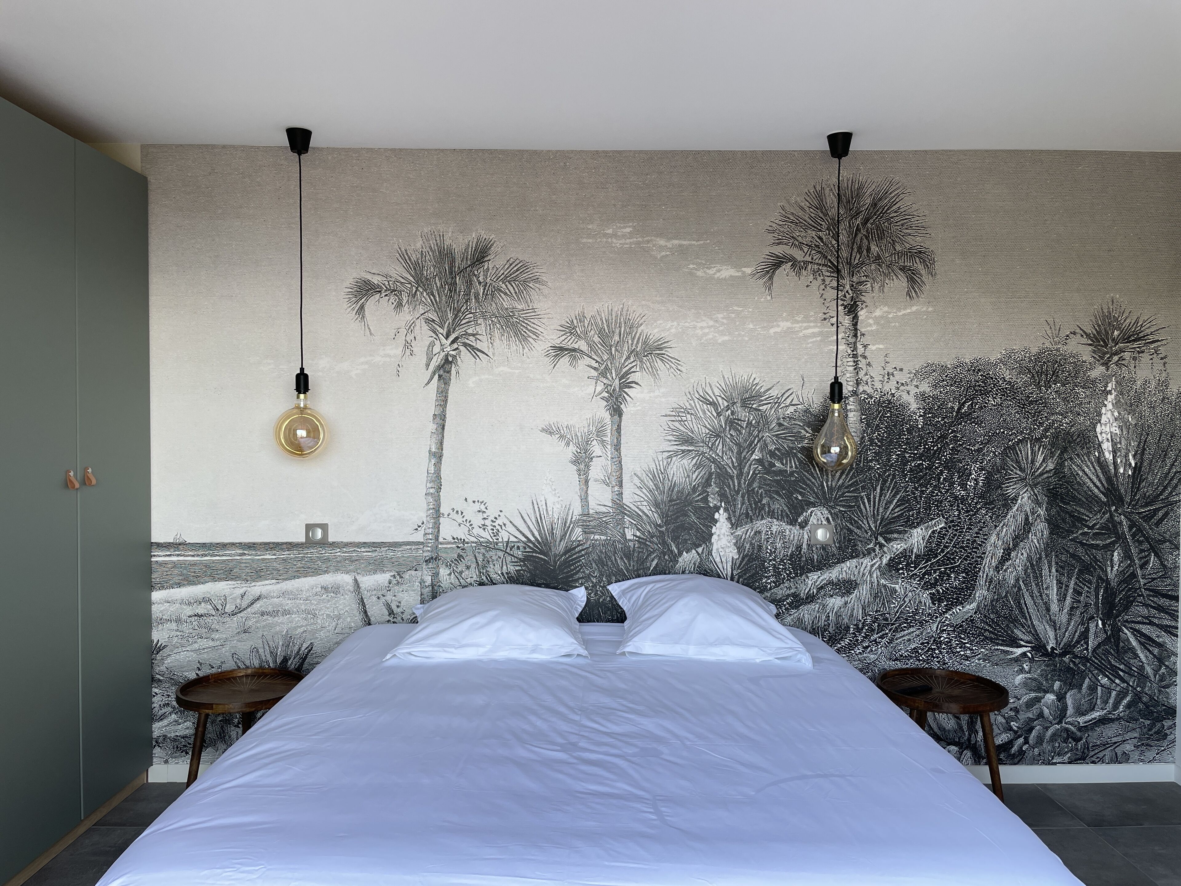 4 chambres, coffres-forts dans les chambres, bureau
