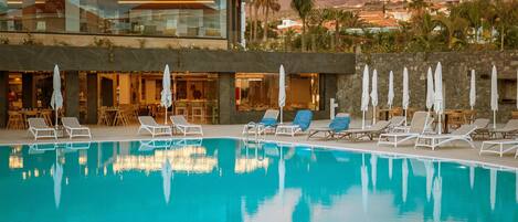 2 outdoor pools, open 10:00 AM to 6:00 PM, pool umbrellas, pool loungers