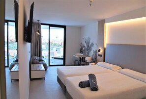 Premium bedding, in-room safe, desk, laptop workspace - MYND Adeje (Adeje)