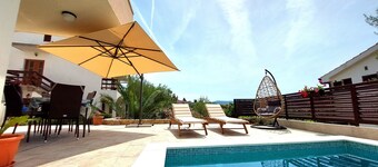 Villa Ira with pool, family-friendly, WiFi, parking, pets allowed