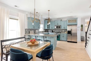 Fridge, microwave, oven, stovetop - Showstopper (Atlanta)
