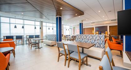 Holiday Inn Express & Suites Charlottesville by IHG