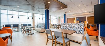 Holiday Inn Express & Suites Charlottesville by IHG