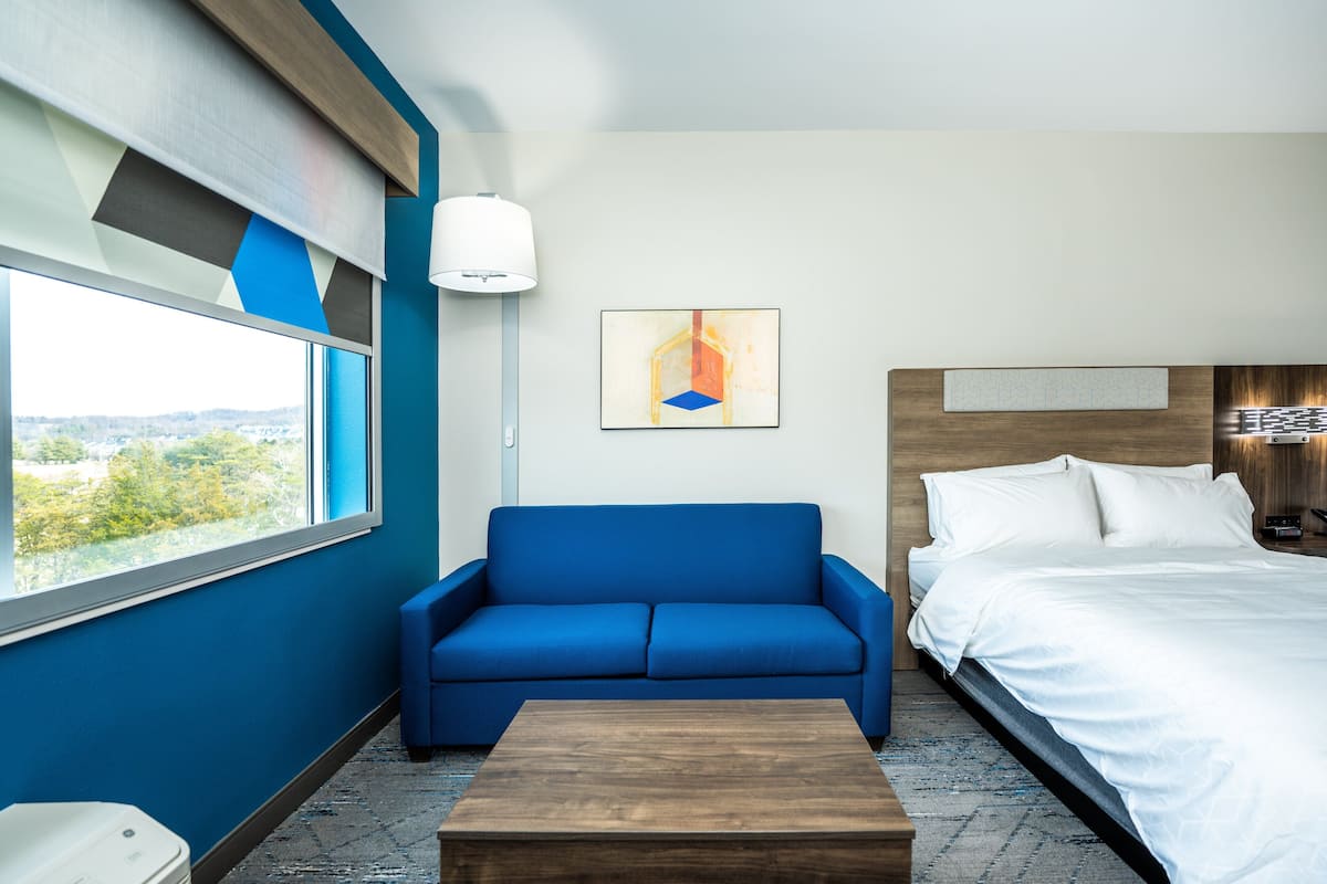 In-room safe, desk, laptop workspace, cribs/infant beds