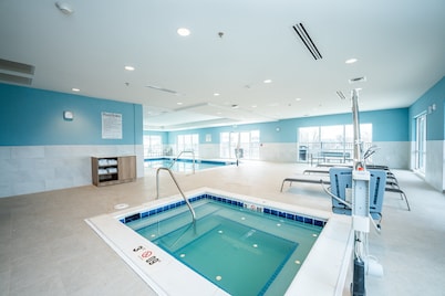 Holiday Inn Express & Suites Charlottesville by IHG