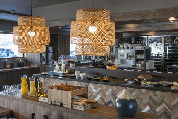 Dagelijks ontbijtbuffet (EUR 22 per persoon)