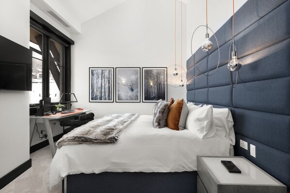 3 bedrooms, desk, iron/ironing board, free WiFi