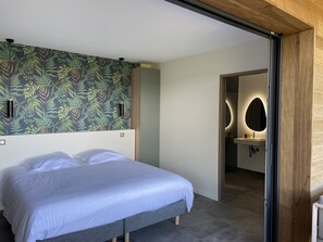 4 bedrooms, in-room safe, iron/ironing board, travel cot