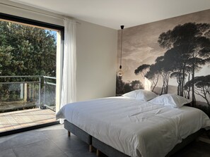 4 chambres, coffres-forts dans les chambres, fer et planche à repasser