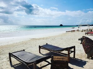On the beach, white sand - Biserka House (Kiwengwa)