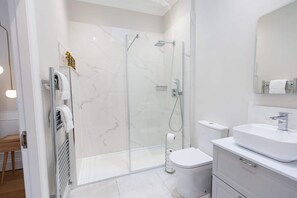 Shower, hair dryer, towels, shampoo