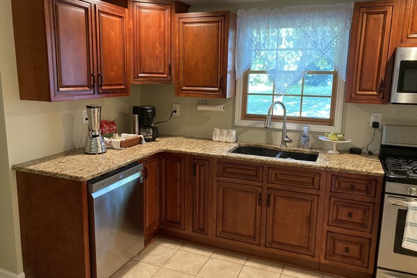 Kühlschrank, Mikrowelle, Ofen, Geschirrspüler