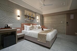 Comfort Double Room | Soundproofing, free WiFi, bed sheets, wheelchair access - Hotel Golden Plaza (Ahmedabad)